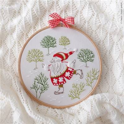 SKATING SANTA - KIT BRODERIE 21X21CM - TAMBOUR NON INCLUS - TAMAR NY
