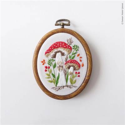 TINY MUSHROOMS - KIT BRODERIE 16X16CM - TAMBOUR NON INCLUS - TAMAR NY