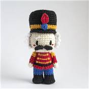 KIT AMIGURUMI HOOOKED - FRITZ CASSE-NOISETTE