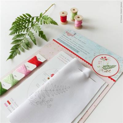 FERN & FLOWERS - KIT BRODERIE 16X16CM - TAMBOUR NON INCLUS - TAMAR NY