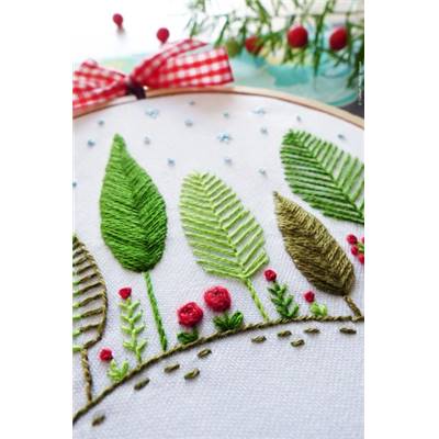 CHRISTMAS FOREST - KIT BRODERIE 16X16CM - TAMBOUR NON INCLUS-TAMAR NY
