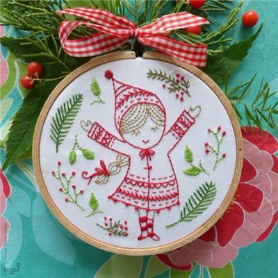 CHRISTMAS GIRL - KIT BRODERIE 16X16CM - TAMBOUR NON INCLUS - TAMAR NY
