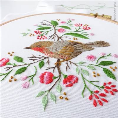 CHRISTMAS ROBIN BIRD-KIT BRODERIE 21X21CM-TAMBOUR NON INCLUS-TAMAR NY