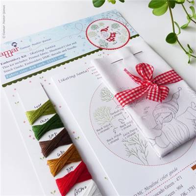 SKATING SANTA - KIT BRODERIE 21X21CM - TAMBOUR NON INCLUS - TAMAR NY