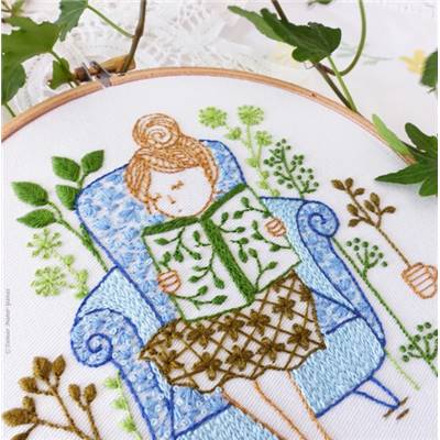 READING TIME - KIT BRODERIE 21X21CM - TAMBOUR NON INCLUS - TAMAR NY