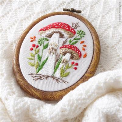 TINY MUSHROOMS - KIT BRODERIE 16X16CM - TAMBOUR NON INCLUS - TAMAR NY
