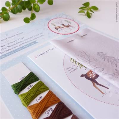 SNOWY DEER - KIT BRODERIE 16X16CM - TAMBOUR NON INCLUS - TAMAR NY