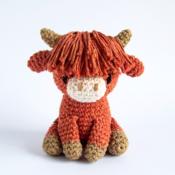 KIT AMIGURUMI HOOOKED - AIDAN LA VACHE HIGHLAND