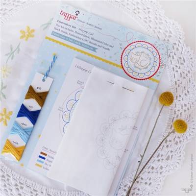 SLEEPY CAT - KIT BRODERIE 16X16CM - TAMBOUR NON INCLUS - TAMAR NY