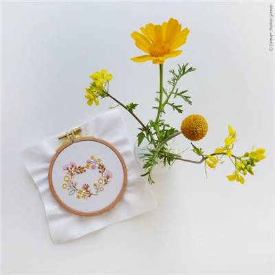 YELLOW PINK HEART - KIT BRODERIE 16X16CM - TAMBOUR NON INCLUS - TAMAR