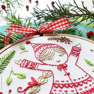 CHRISTMAS GIRL - KIT BRODERIE 16X16CM - TAMBOUR NON INCLUS - TAMAR NY
