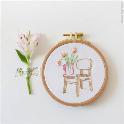 CHAIR AND TULIPS - KIT BRODERIE 16X16CM - TAMBOUR NON INCLUS-TAMAR NY