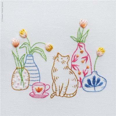 TULIPS AND CAT - KIT BRODERIE 21X21CM - TAMBOUR NON INCLUS - TAMAR NY