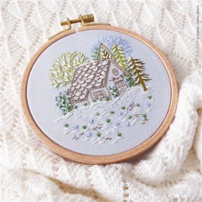 SNOWY CABIN - KIT BRODERIE 16X16CM - TAMBOUR NON INCLUS - TAMAR NY