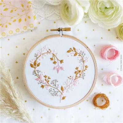 WILDFLOWERS HEART - KIT BRODERIE 16X16CM -TAMBOUR NON INCLUS-TAMAR NY