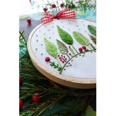 CHRISTMAS FOREST - KIT BRODERIE 16X16CM - TAMBOUR NON INCLUS-TAMAR NY