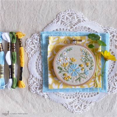 BLOSSOMING GARDEN - KIT BRODERIE 16X16CM -TAMBOUR NON INCLUS-TAMAR NY