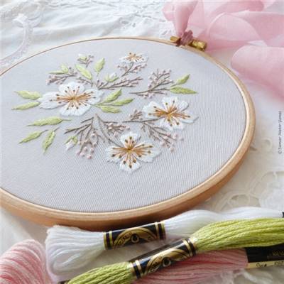 ALMOND BLOSSOM - KIT BRODERIE 21X21CM - TAMBOUR NON INCLUS - TAMAR NY