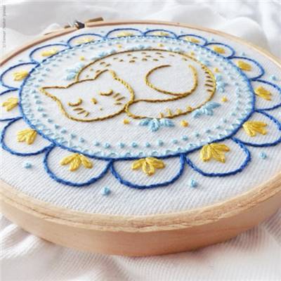 SLEEPY CAT - KIT BRODERIE 16X16CM - TAMBOUR NON INCLUS - TAMAR NY