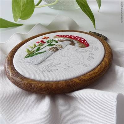 TINY MUSHROOMS - KIT BRODERIE 16X16CM - TAMBOUR NON INCLUS - TAMAR NY