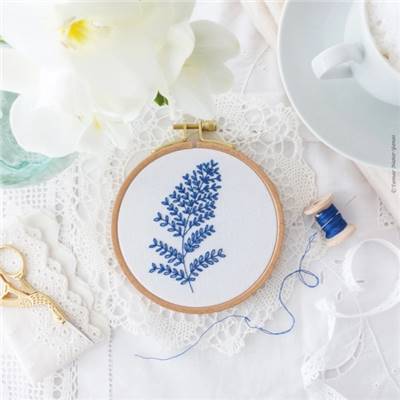 BLUE LEAVES - KIT BRODERIE 16X16CM - TAMBOUR NON INCLUS - TAMAR NY