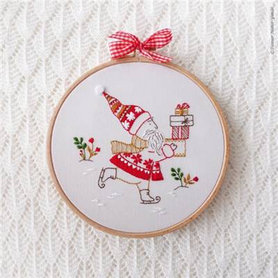 DASHING SANTA - KIT BRODERIE 21X21CM - TAMBOUR NON INCLUS - TAMAR NY