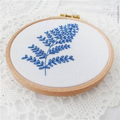 BLUE LEAVES - KIT BRODERIE 16X16CM - TAMBOUR NON INCLUS - TAMAR NY