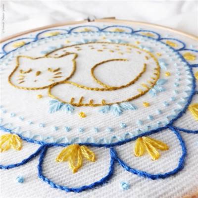 SLEEPY CAT - KIT BRODERIE 16X16CM - TAMBOUR NON INCLUS - TAMAR NY