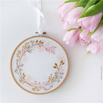 WILDFLOWERS CIRCLE - KIT BRODERIE 21X21CM-TAMBOUR NON INCLUS-TAMAR NY