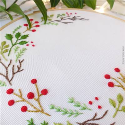 CHRISTMAS WREATH - KIT BRODERIE 21X21CM - TAMBOUR NON INCLUS - TAMAR