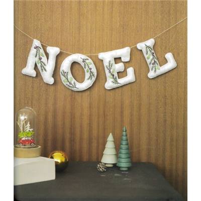 CREATIONS DE NOEL EN FEUTRINE - 24 DECORATIONS FEERIQUES