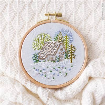 SNOWY CABIN - KIT BRODERIE 16X16CM - TAMBOUR NON INCLUS - TAMAR NY