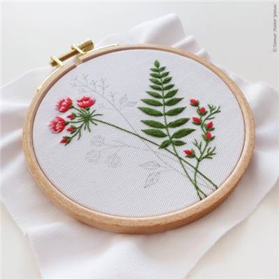 FERN & FLOWERS - KIT BRODERIE 16X16CM - TAMBOUR NON INCLUS - TAMAR NY
