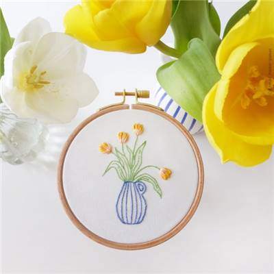 YELLOW TULIPS - KIT BRODERIE 16X16CM - TAMBOUR NON INCLUS - TAMAR NY