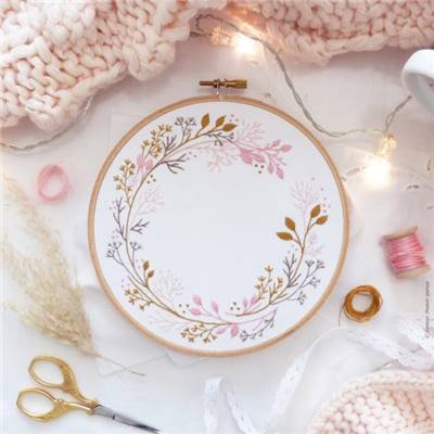 WILDFLOWERS CIRCLE - KIT BRODERIE 21X21CM-TAMBOUR NON INCLUS-TAMAR NY